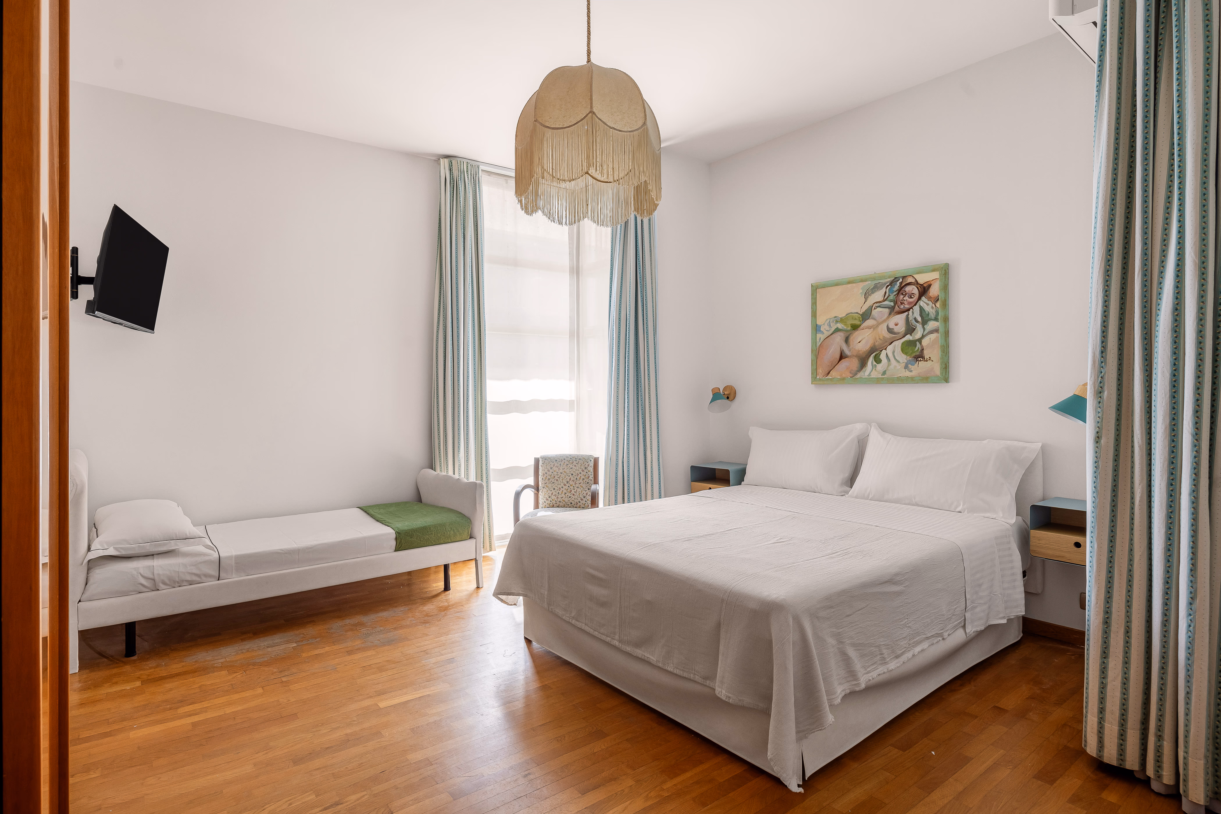 Bedroom with layered sleeping arrangement for families